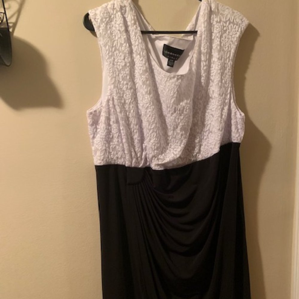 White laced top dress with black bottom